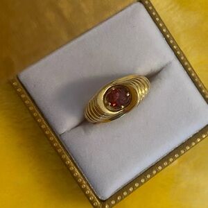 18 karat yellow gold, big ruby stone size 7